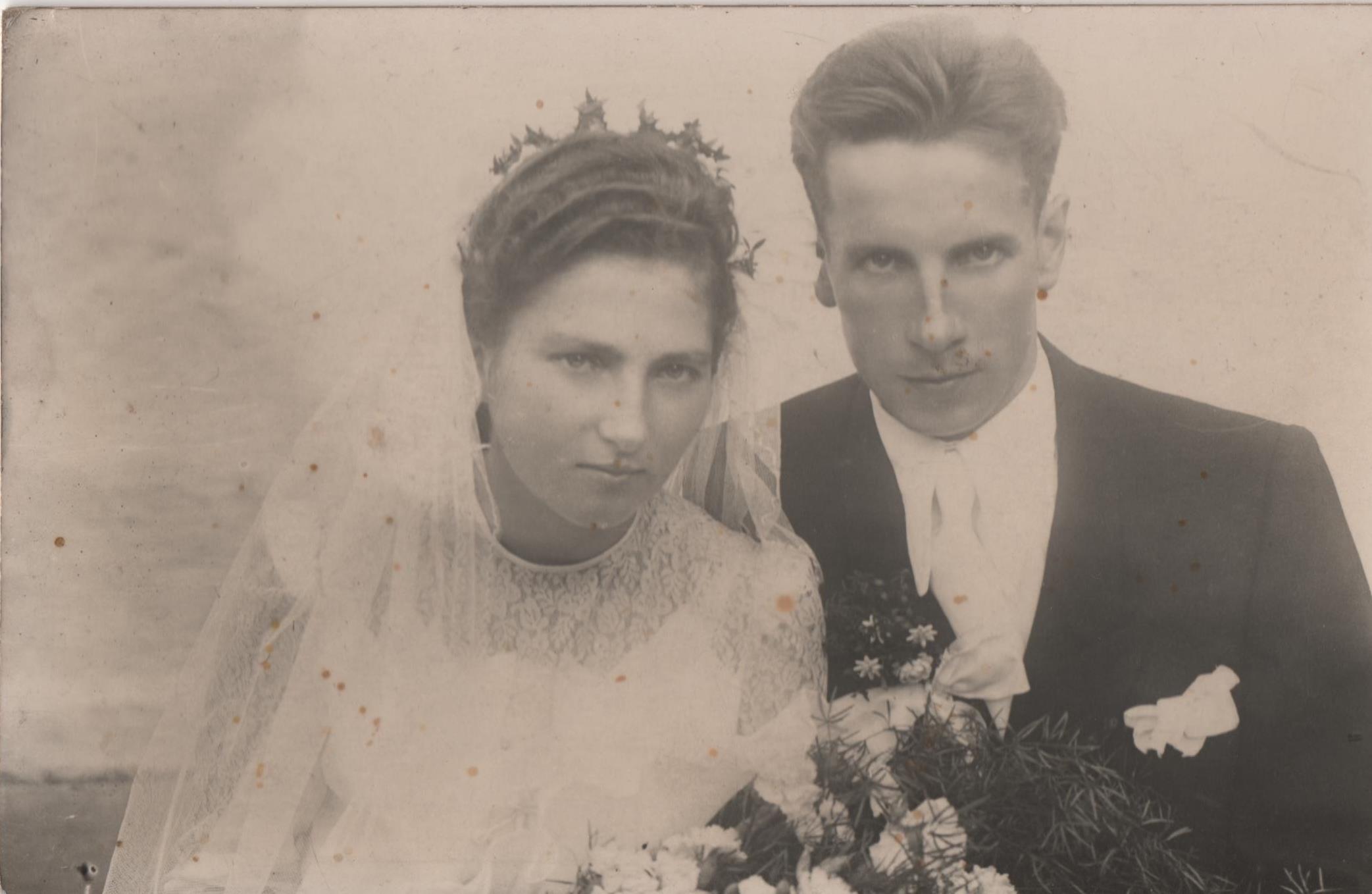 Zdjęcie ślubne Heleny i Edwarda Piotrowskich, wrzesień 1949 rok